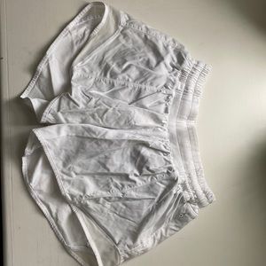 White lulu hotty hot shorts like new size 2 tall!